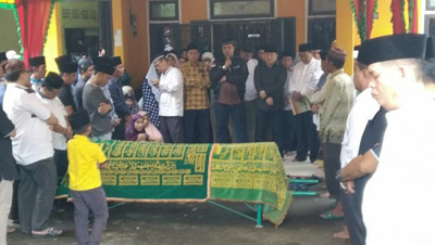 Lepas Almarhum Mastur, Andi Putra: DPRD Kuansing Kehilangan Sosok yang Hebat